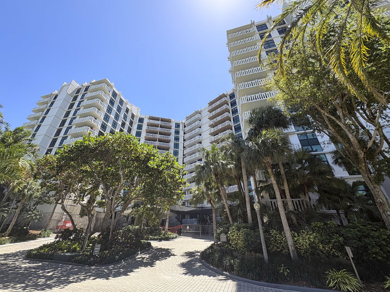 Towers of Key Biscayne main photo
